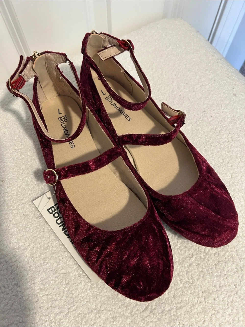 No Boundaries Burgundy Velvet Mary Jane Flats Women’s Size 7 - Picture 3 of 3
